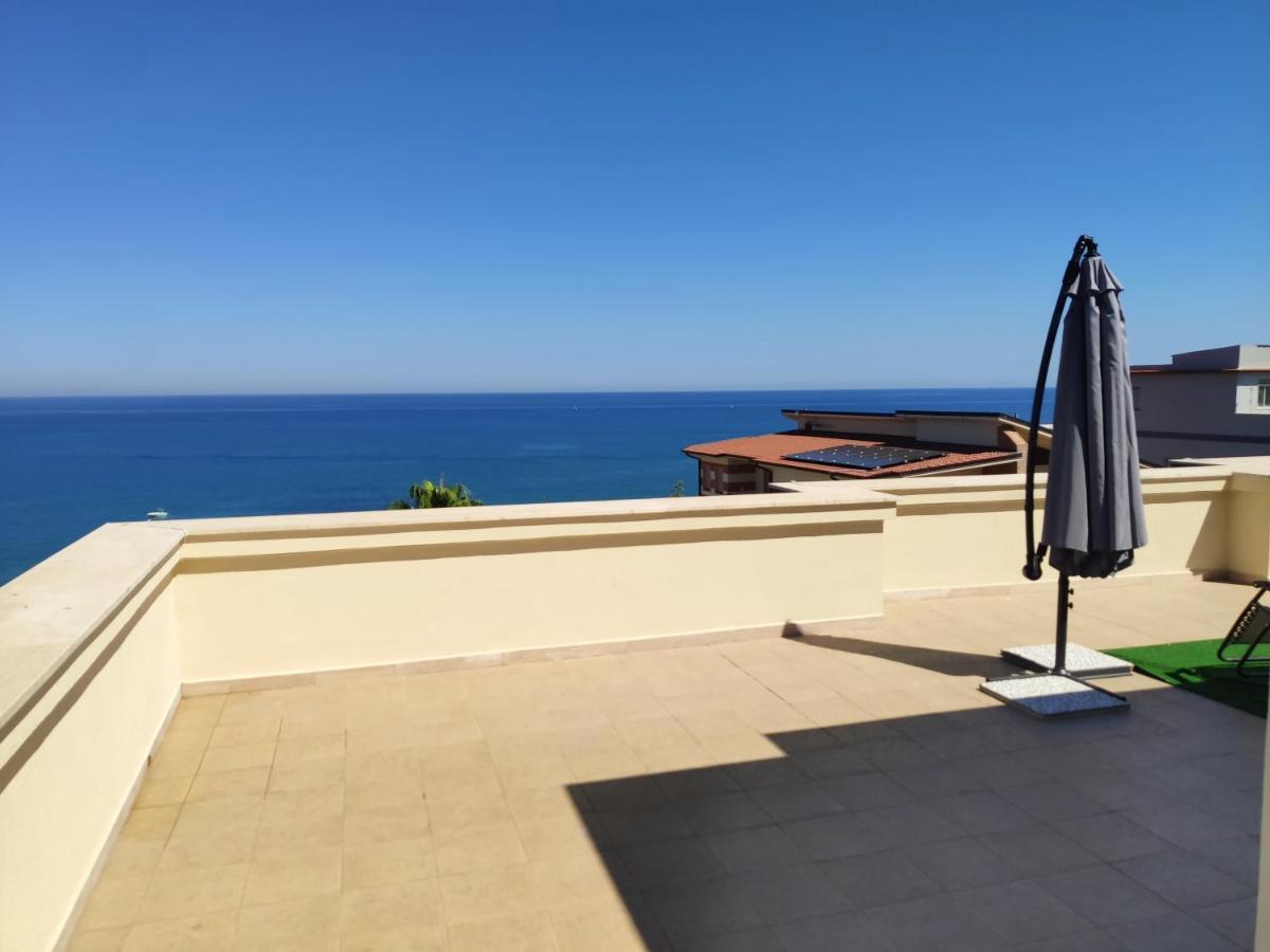 Residence Eloisa Appartamenti Балестрате Екстериор снимка