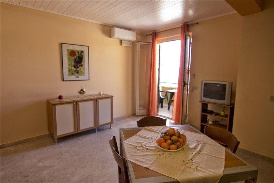 Residence Eloisa Appartamenti Балестрате Екстериор снимка